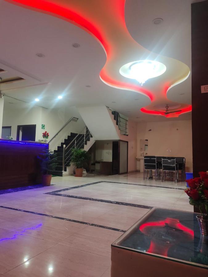 Hotel kb square Chandīgarh Exterior foto