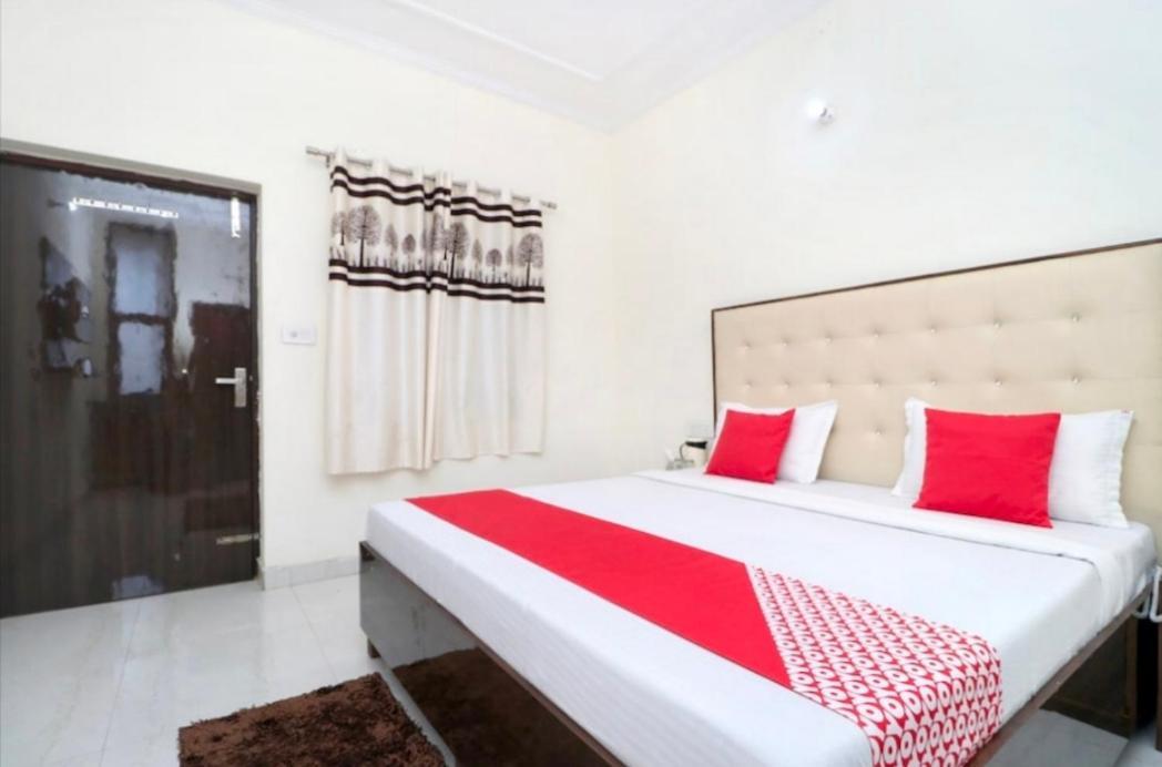 Hotel kb square Chandīgarh Zimmer foto