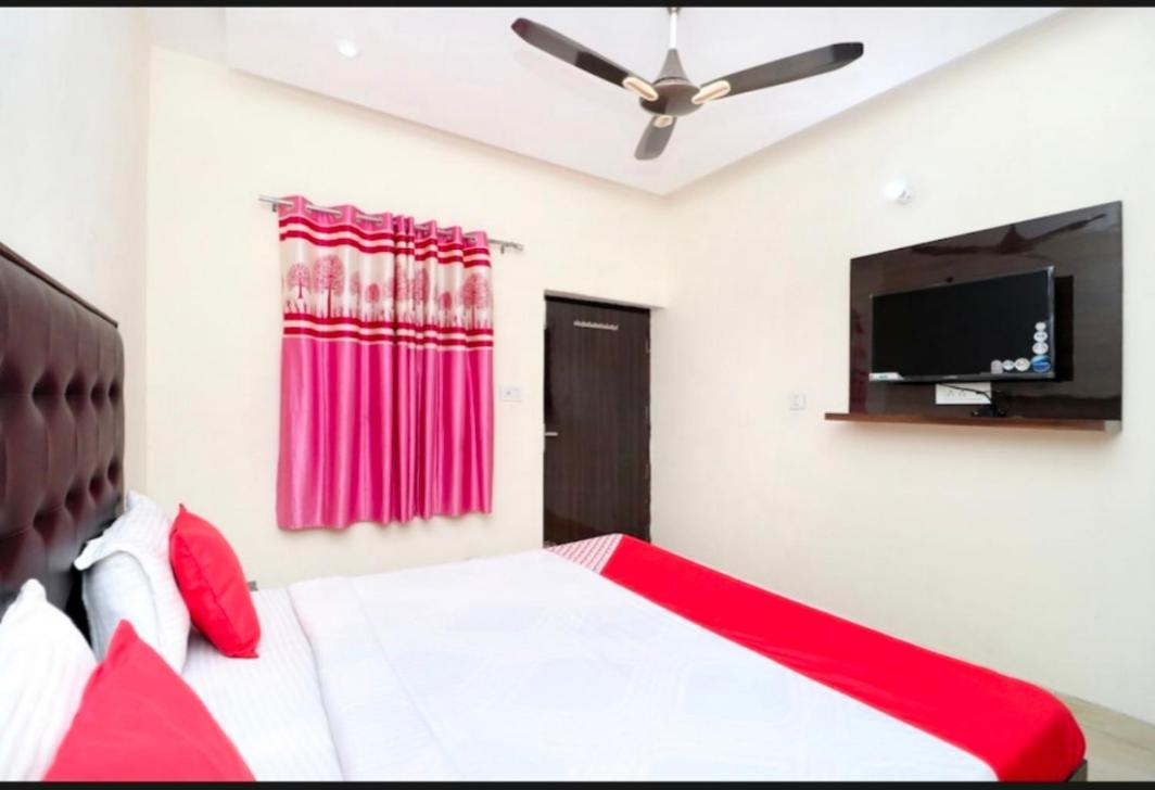 Hotel kb square Chandīgarh Zimmer foto