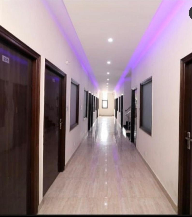Hotel kb square Chandīgarh Zimmer foto