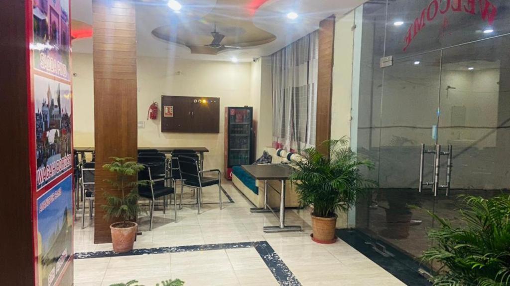 Hotel kb square Chandīgarh Zimmer foto