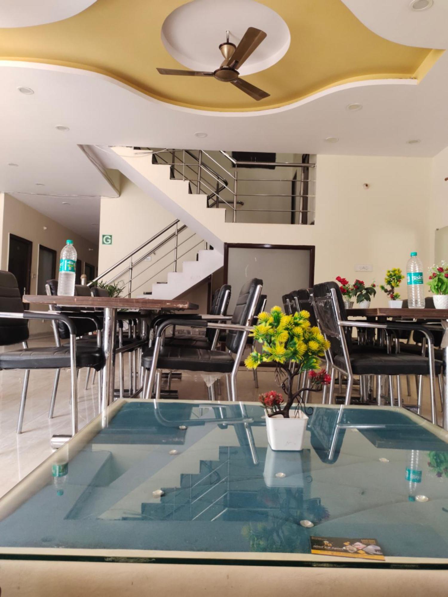 Hotel kb square Chandīgarh Zimmer foto
