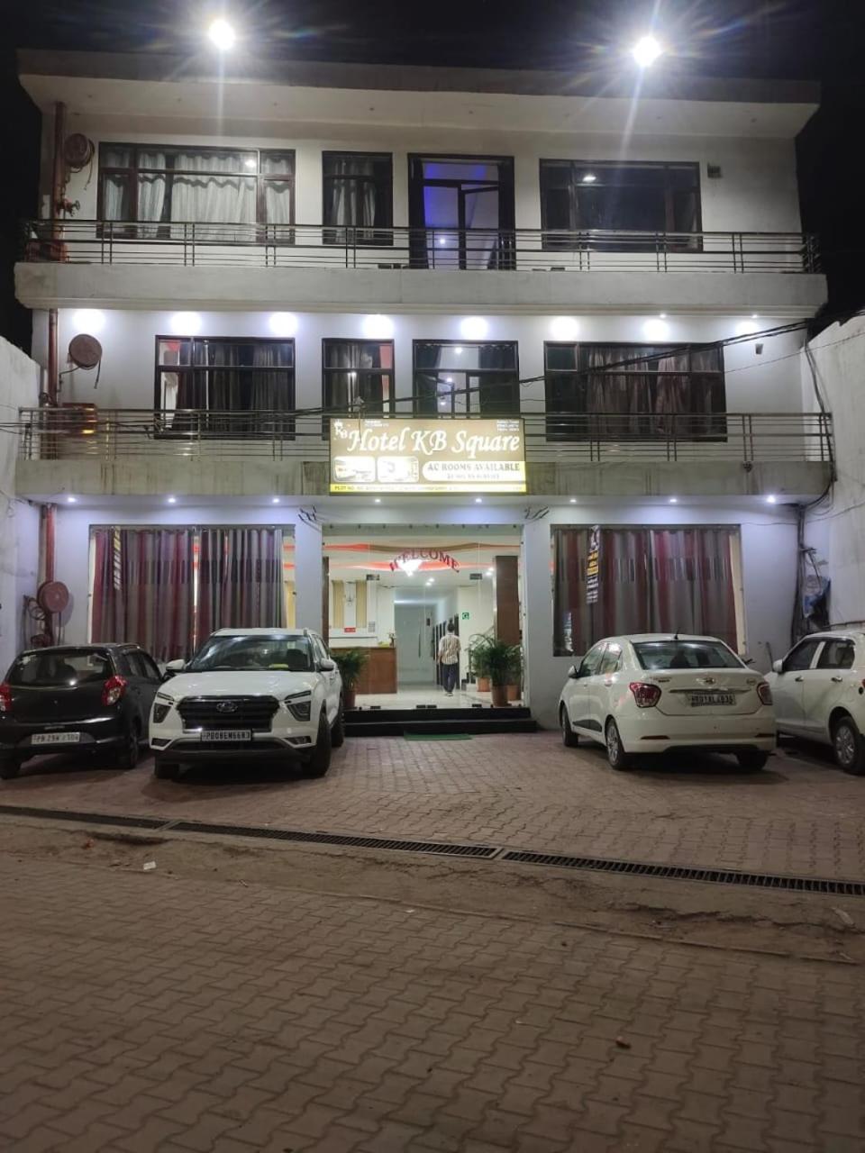 Hotel kb square Chandīgarh Exterior foto