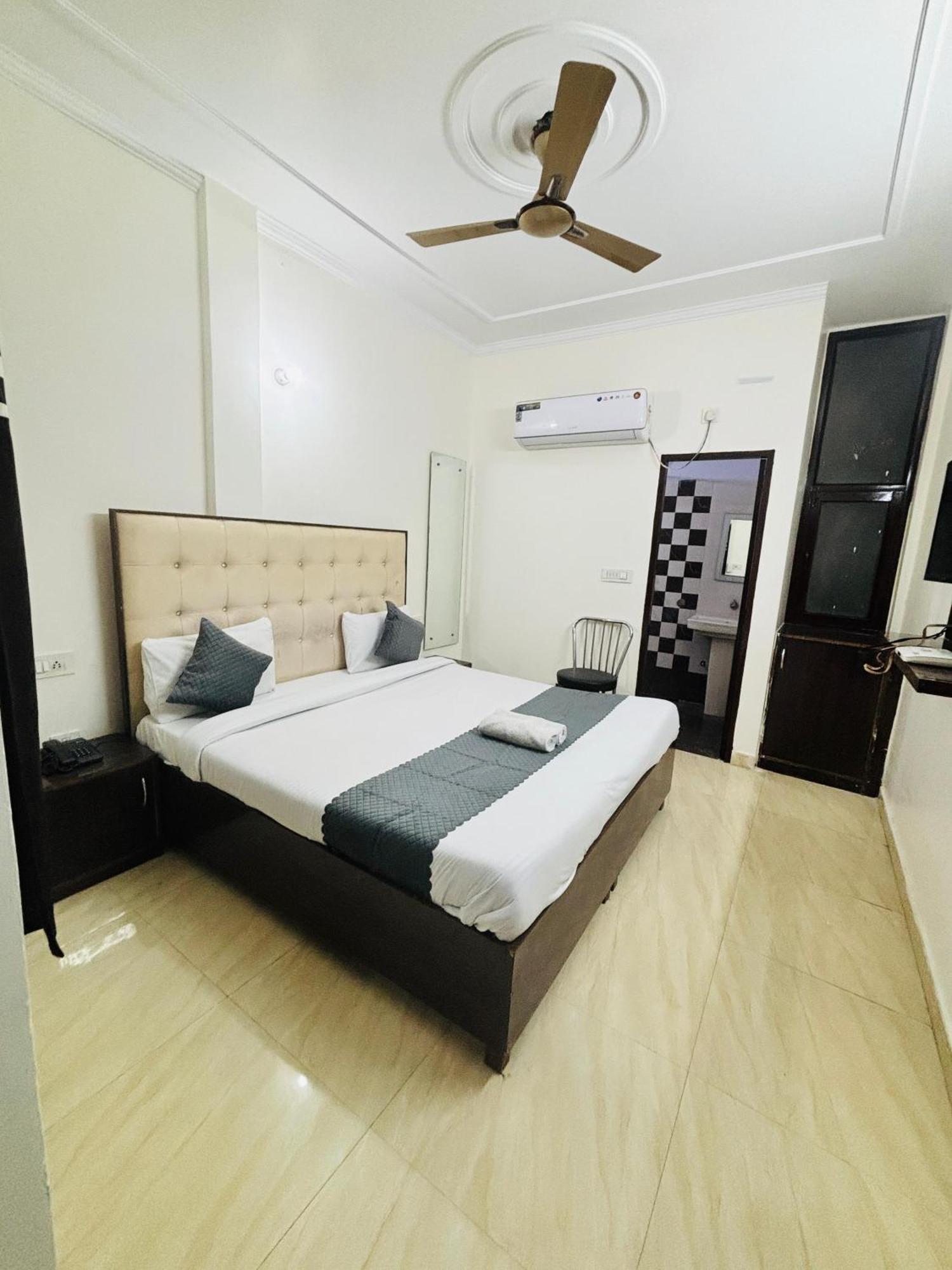 Hotel kb square Chandīgarh Zimmer foto