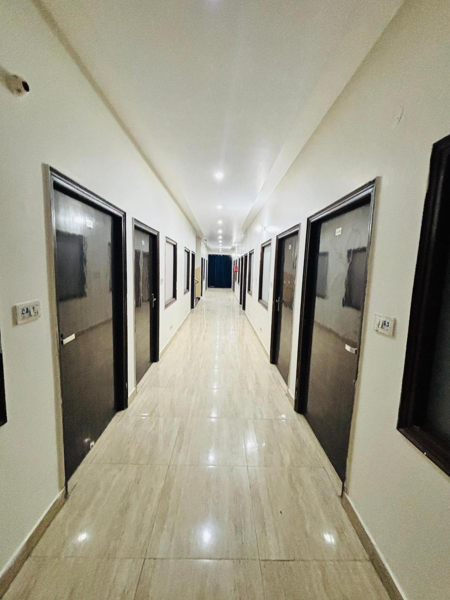 Hotel kb square Chandīgarh Zimmer foto