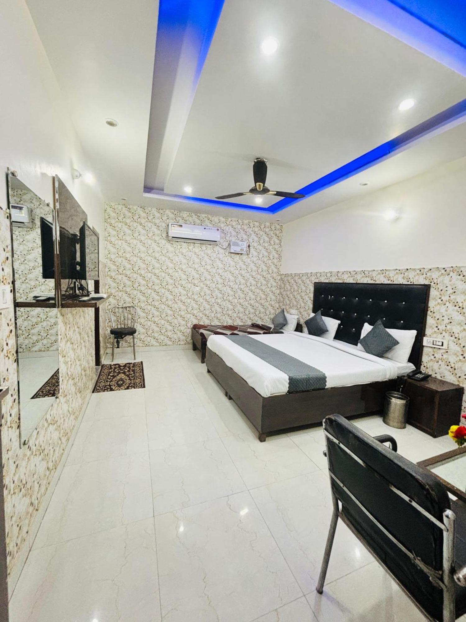 Hotel kb square Chandīgarh Zimmer foto