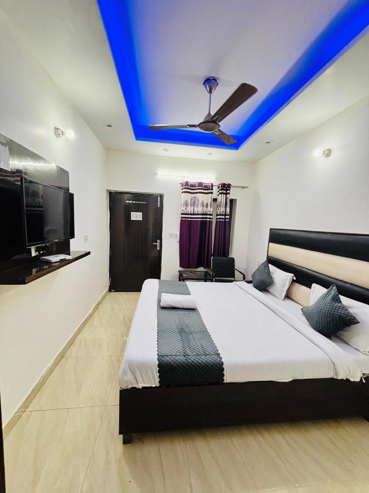 Hotel kb square Chandīgarh Exterior foto