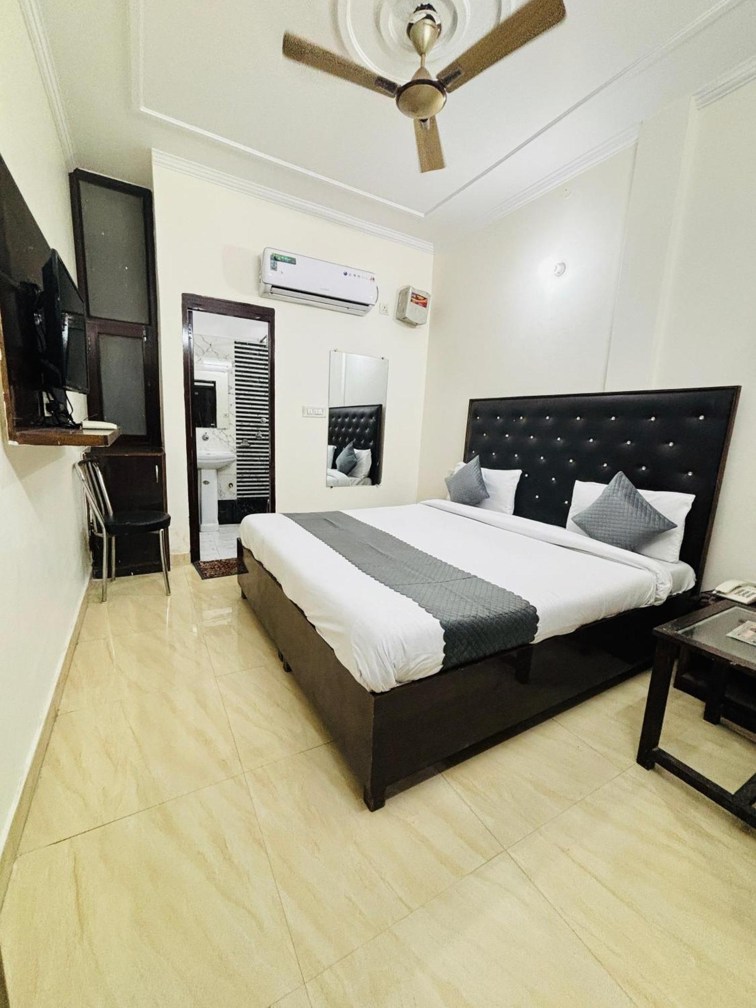 Hotel kb square Chandīgarh Zimmer foto
